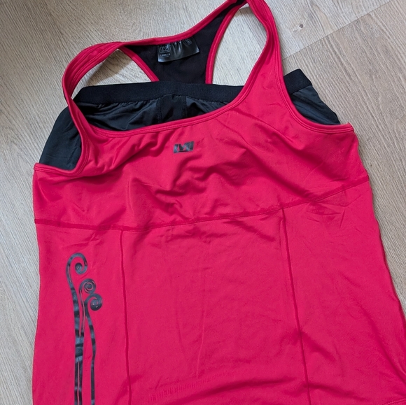 New Les Mills Body Pump Tank w build in Bra inserable - Picture 4 of 5